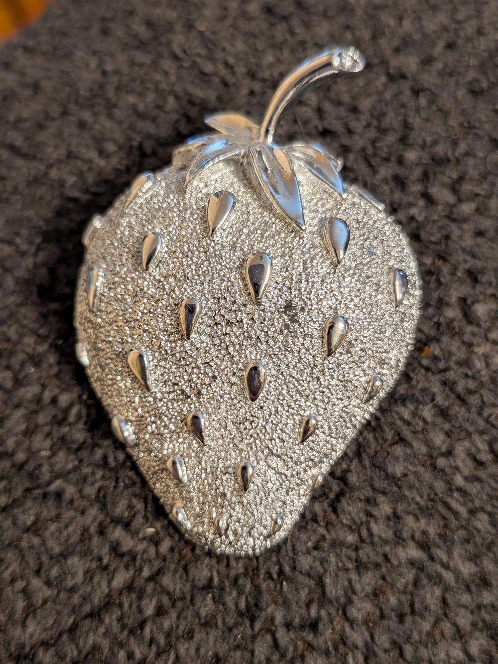 Vintage Sarah Coventry Silver Tone Textured Strawberry Brooch Pin Signed